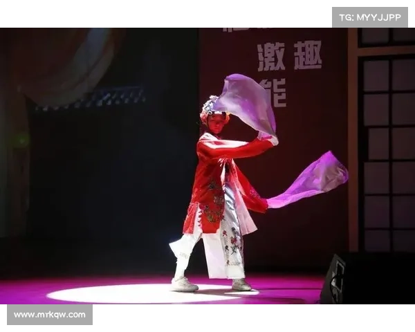 何翠莲:从舞台到人生的双重挑战与奋进之路 何翠莲:从舞台到人生的双重挑战与奋进之路